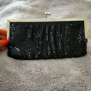 《 Sequined Clutch 》